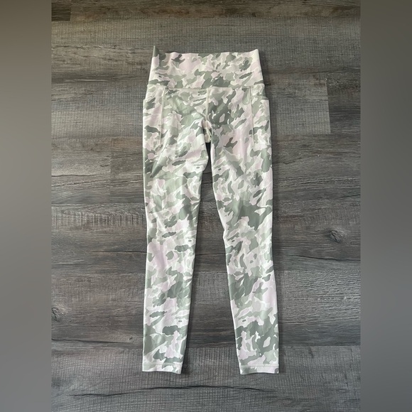 ATHLETA Salutation Stash Pocket II Printed Tight Green
Camo Small Pink Gym Yoga - Picture 3 of 6